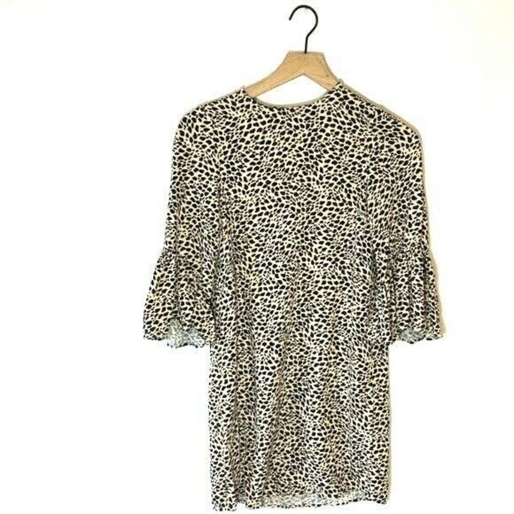 H&M‎ Animal Print Top Womens Size 2 Bell Sleeve Keyhole Back Blouse Leopard SM